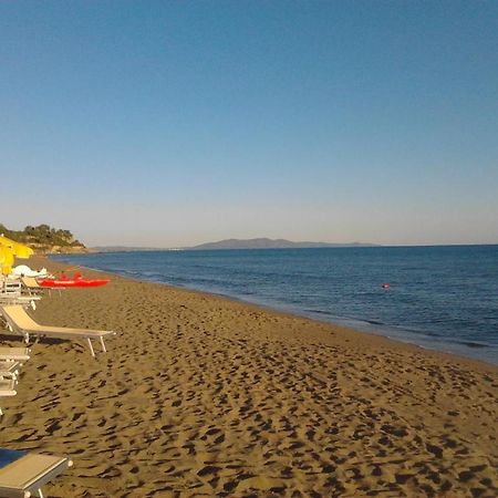 Villetta indipendente a 50 metri dal mare Castiglione della Pescaia Esterno foto